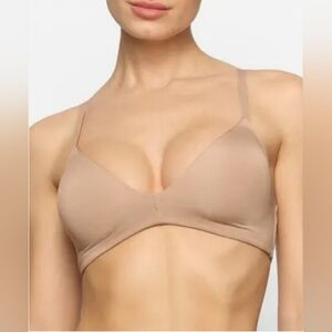 Skims Wireless Form T-SHIRT DEMI BRA  Clay Tan Size 40C NWT